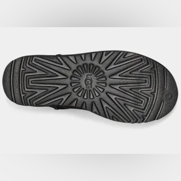 NIB Authentic UGG Women Classic Mini II Boot Black 1016222 - Picture 12 of 13